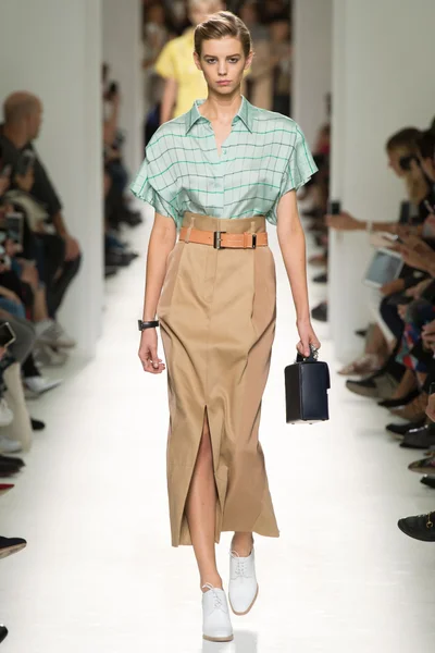 Look 19